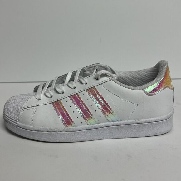 adidas Girls Superstar Cloud Sneaker White Size M Big Kid